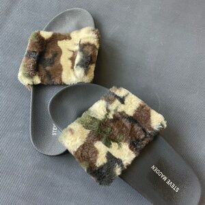 STEVE MADDEN softy camouflage slides 🩴